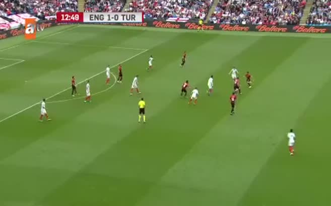 Hakan Çalhanoğlu'ndan tarihi gol!