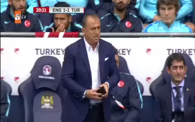 Fatih Terim ofsaytı hakeme telefondan izletti
