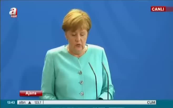 Merkel, İngiltere'nin AB'den ayrılma kararını değerlendirdi