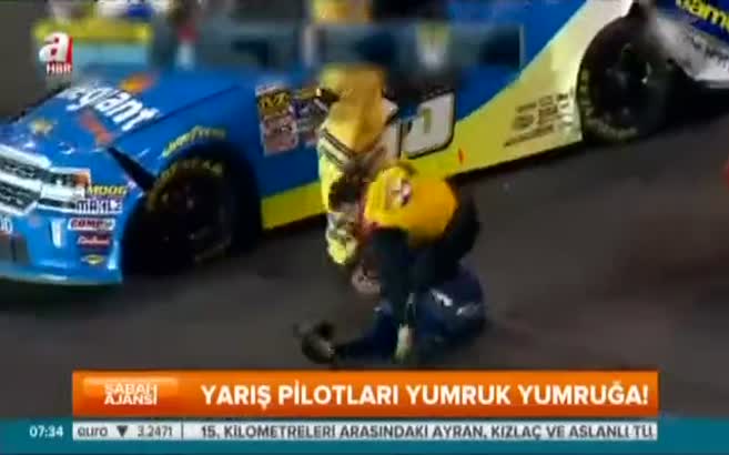 Yarış pilotları yumruk yumruğa!