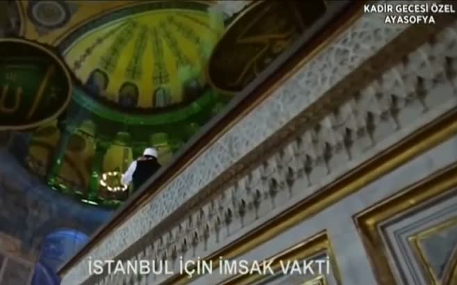 Ayasofya'da 85 yıl sonra sabah ezanı okundu
