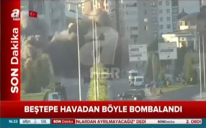 FETÖ'cü hainler Külliye'nin önündeki sivillere bomba yağdırdı!