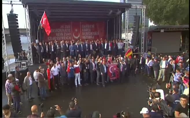 Köln’deki mitingde Cumhurbaşkanı Erdoğan’ın mesajı yazılı olarak okundu