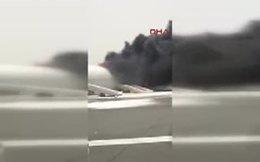 Dubai Havalimanı’na acil iniş yapan uçak alev aldı