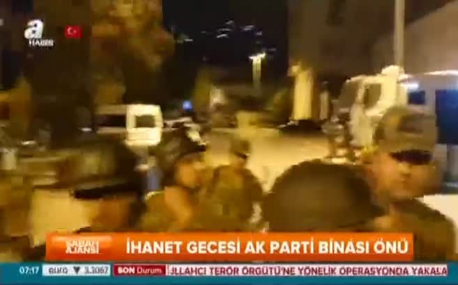 İhanet gecesi AK Parti binası önü
