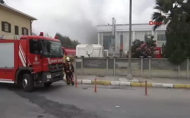 Tuzla'da kimyasal madde bulunan fabrikada yangın çıktı