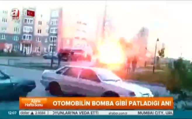 Otomobilin bomba gibi patladığı an!