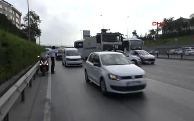 İstanbul'da kaza, TOMA otomobile çarptı!