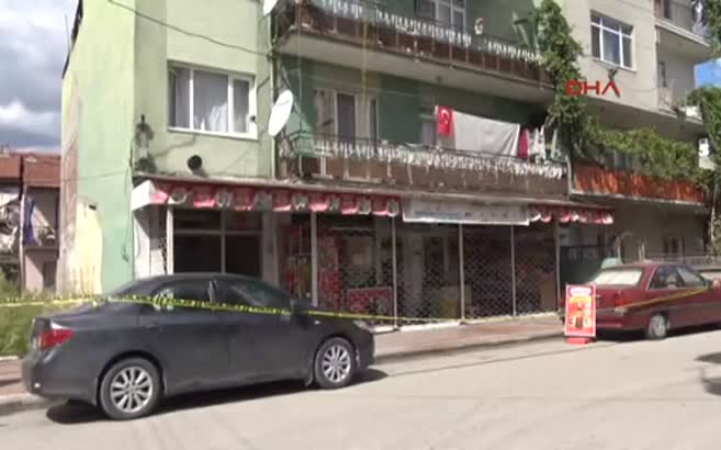 Köpekten emir aldığını söyleyip bakkalı öldürdü
