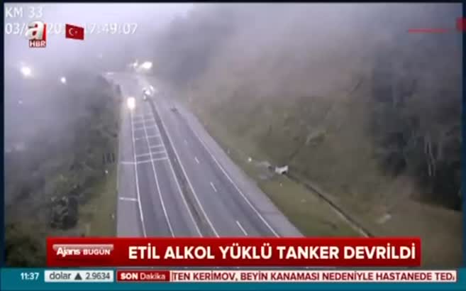Etil alkol yüklü tanker devrildi