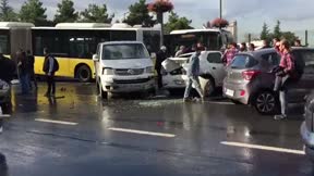 Metrobüs kazasından ilk görüntü