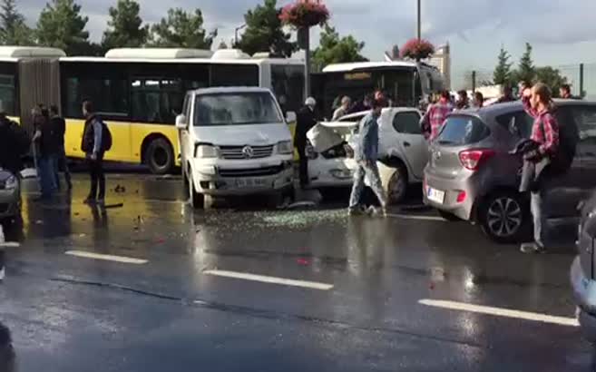 Metrobüs kazasından ilk görüntü