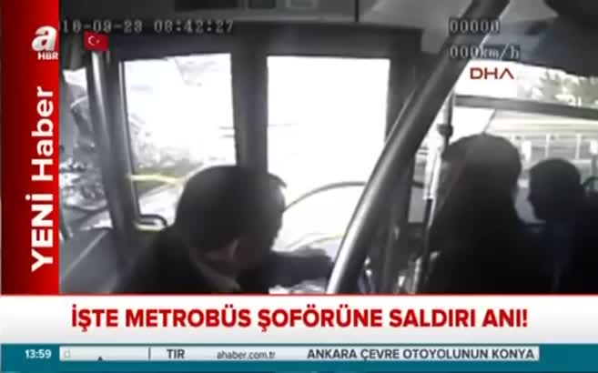 Metrobüs şoförüne saldırı anı