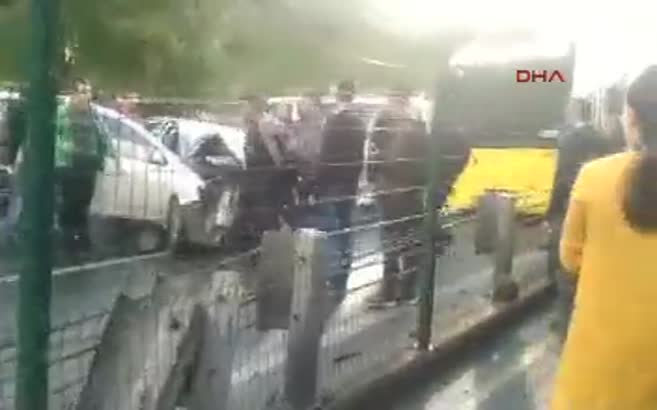 Metrobüs şoförüne şemsiye vurduğu belirtilen kişinin yakalanma anı