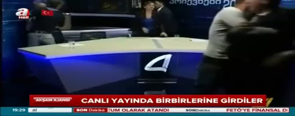 Milletvekilleri canlı yayında birbirine girdi