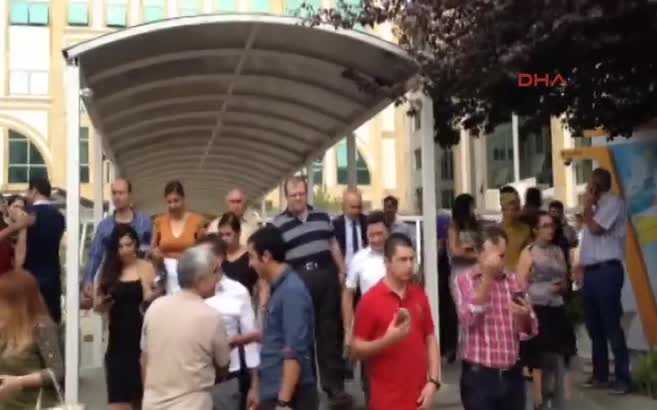 Antalya Adliyesi canlı bomba ihbarı üzerine boşaltıldı