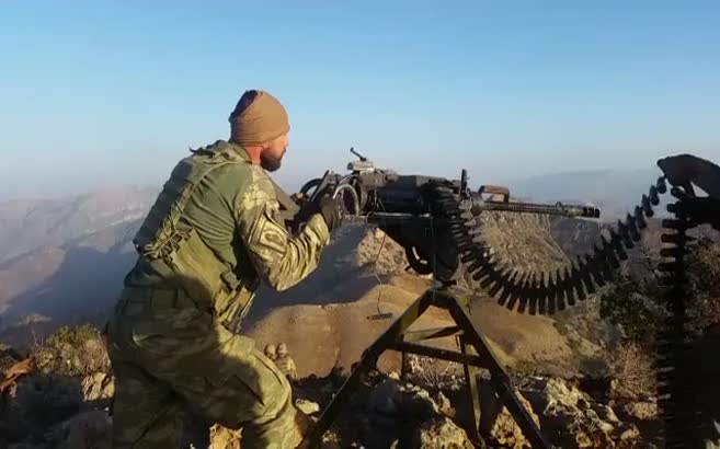 PKK'dan ele geçirilen Doçka ile PKK'ya ateş