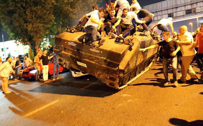 Başbakanlık'tan 'Millet yenilmez, Türkiye bölünmez' videosu-1