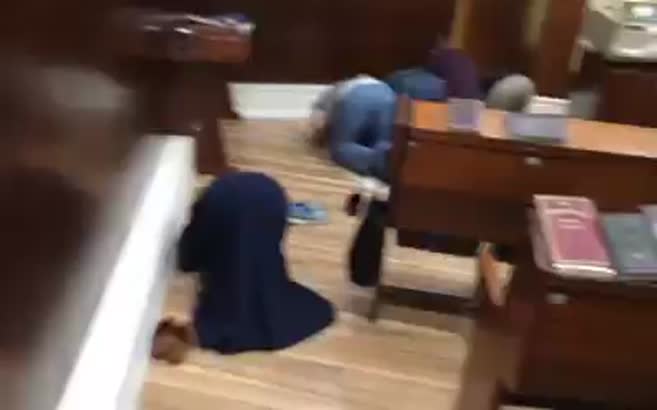 İsrail'deki havaalanında yolunu şaşıran Türkler havrada namaz kıldı