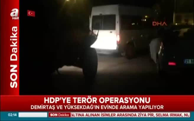 Selahattin Demirtaş Diyarbakır'da gözaltına alındı