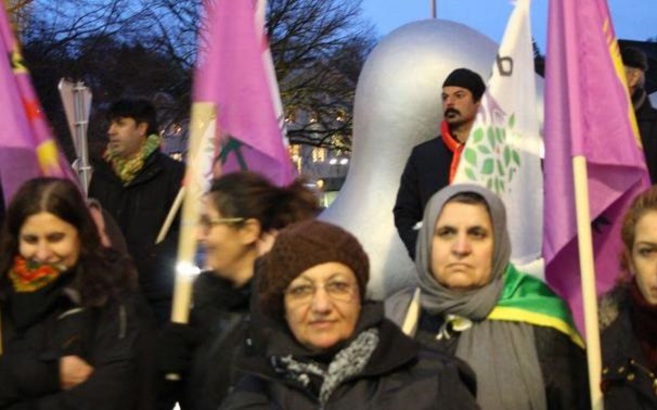 PKK lobisi işbaşında! Belediye binasını bastılar