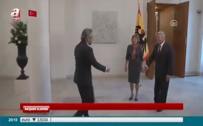 Firari Can Dündar Bellevue Sarayı'nda