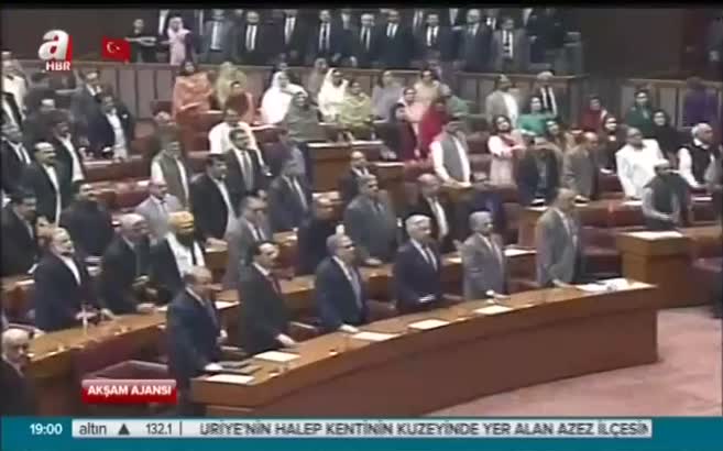 Cumhurbaşkanı Erdoğan'a Pakistan Meclisi'nde sürpriz karşılama