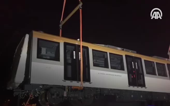 Sürücüsüz metro İstanbul'da raylara indirildi!