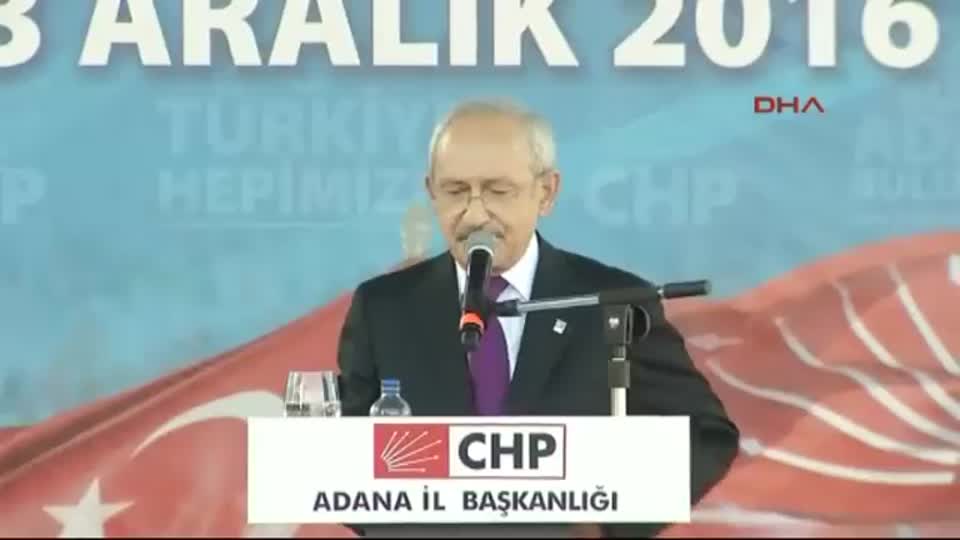 Kılıçdaroğlu FETÖ'den gözaltına alınan gazetecileri alkışlattı