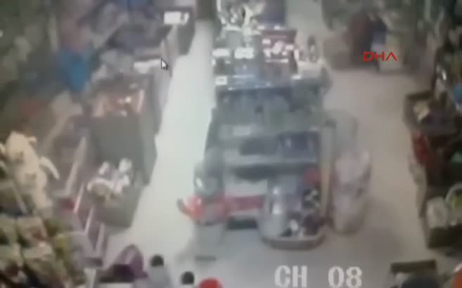 Cesedi parçalayıp kovaya koymuşlar