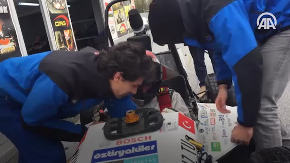 Kenan Sofuoğlu yerli formula aracını test etti