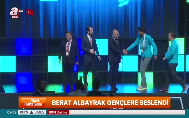 Bakan Albayrak'tan gençlere "milli duruş" çağrısı