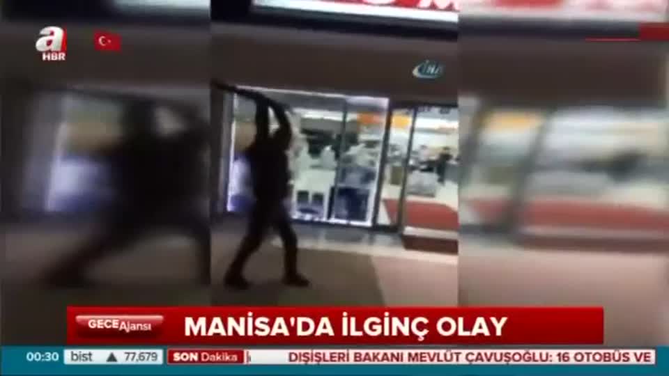 Mağazanın önünde televizyon parçaladı!