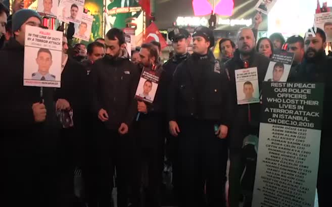 New York Polisi Times Meydanı'nda İstanbul saldırısı şehitlerini andı