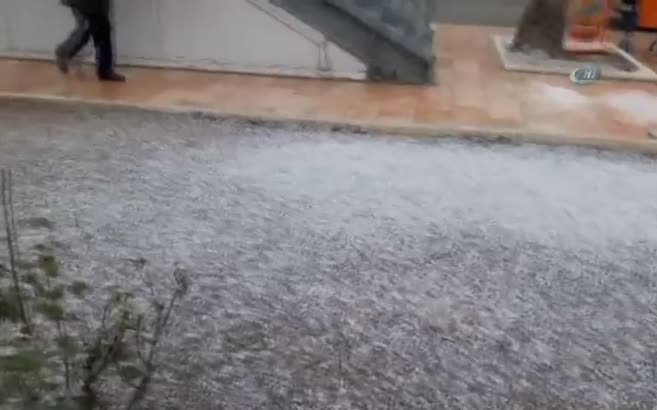 Mut'ta 20 yıl sonra ilk kez kar yağdı