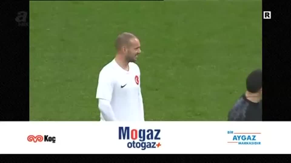 Vodafone Arena’da şehitlere saygı yıldızlar karması maçı