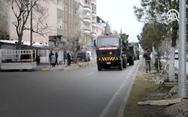 Sınıra askeri sevkiyat