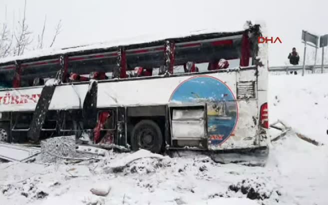 Sinop'ta yolcu otobüsü uçuruma yuvarlandı
