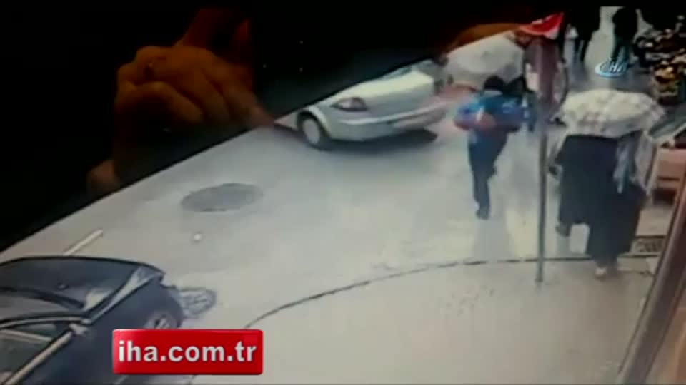 Çantasından silahı çıkardı minibüsçüyü vurdu!