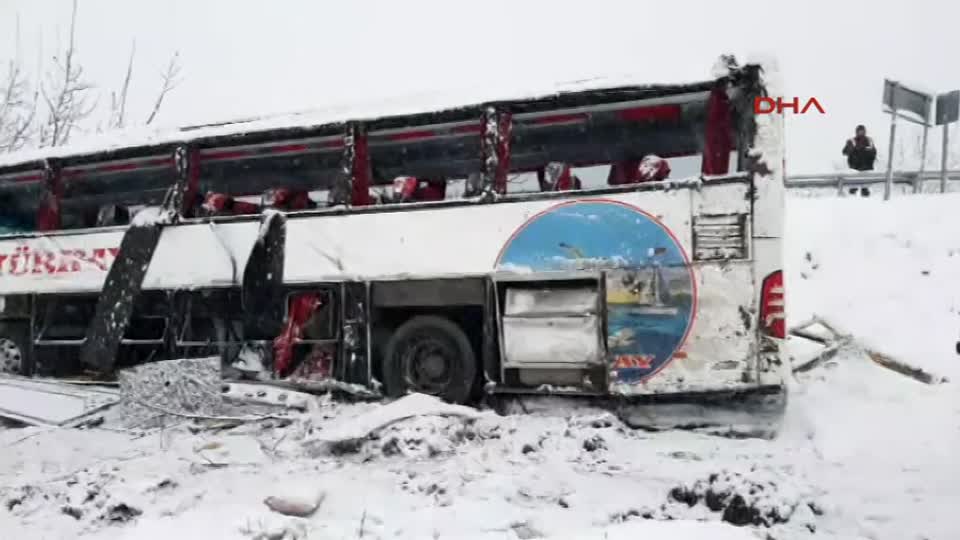 Sinop’ta yolcu otobüsü uçuruma yuvarlandı