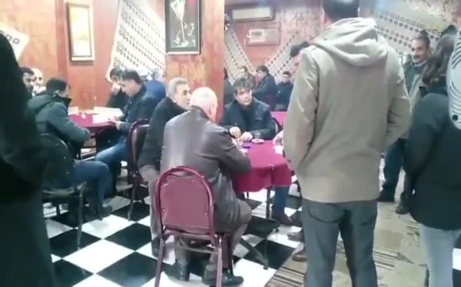 Kahvehaneleri dolanarak provokasyona başladılar