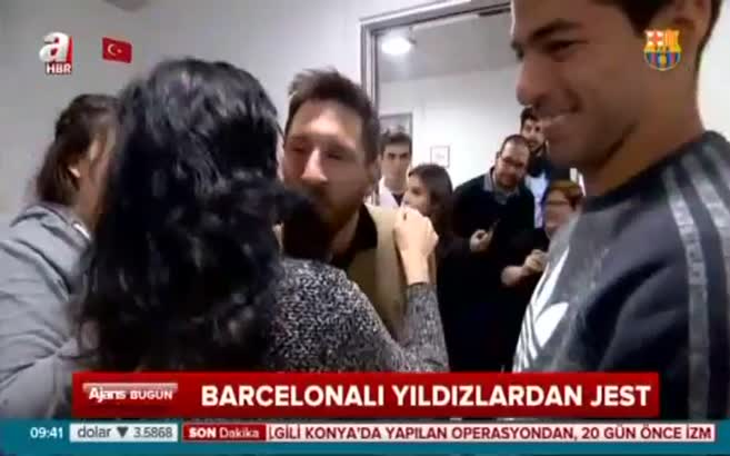 Barçalı futbolculardan hasta çocuklara ziyaret