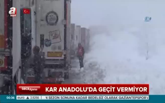 Asker ve halktan kar halayı