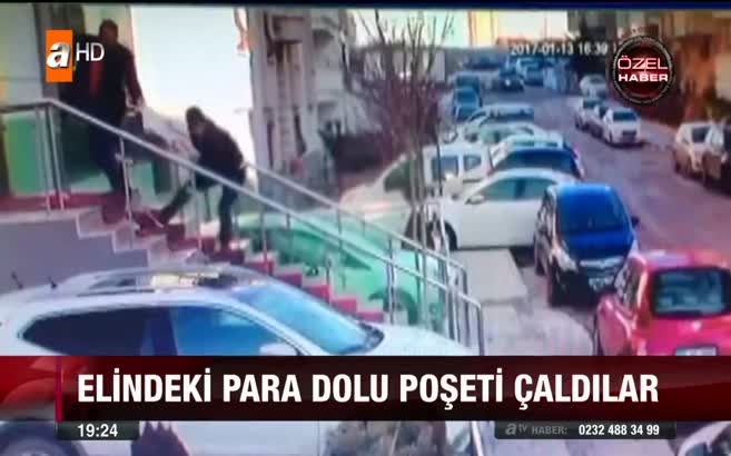 Elindeki para dolu poşeti çaldılar!
