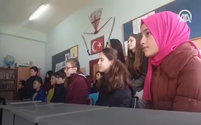 Öğrencilerden şehit polis Sekin için dombralı klip