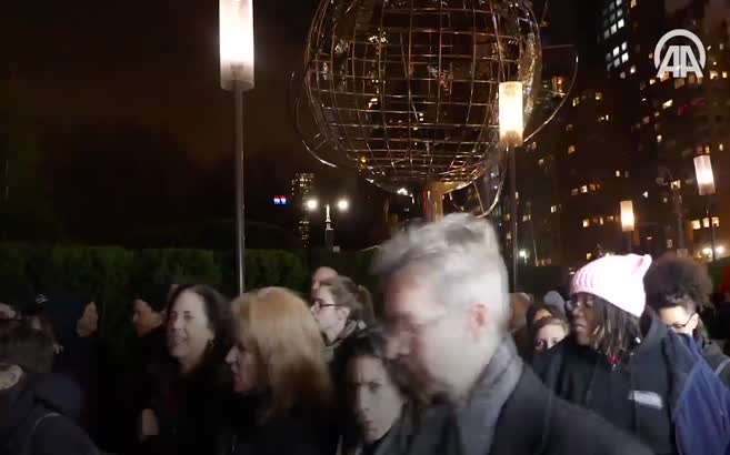 Ünlüler Trump karşıtı gösteride buluştu