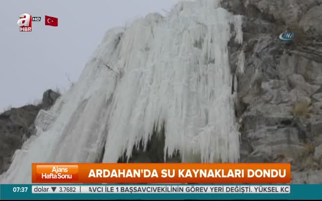 Ardahan'da Kura nehri dondu
