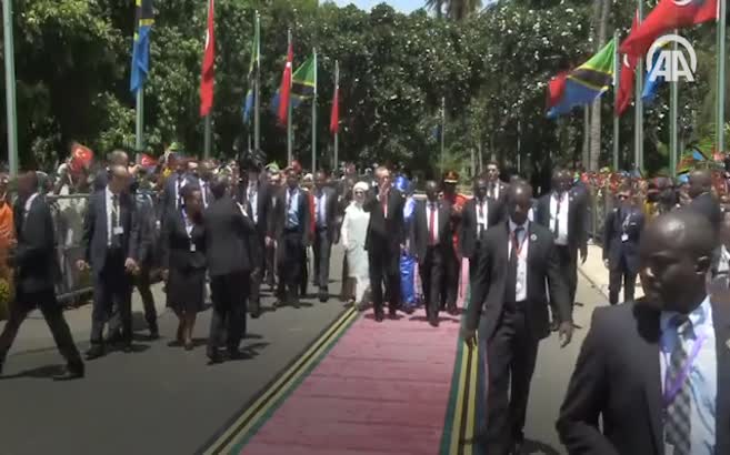 Cumhurbaşkanı Erdoğan, Afrika davulu çaldı