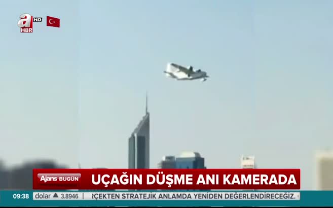 Avustralya'da uçak nehre çakıldı
