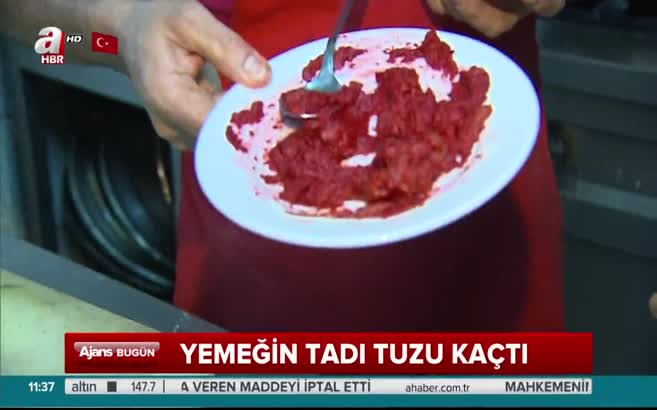 Gıda teröristleri salçaya bulaştı